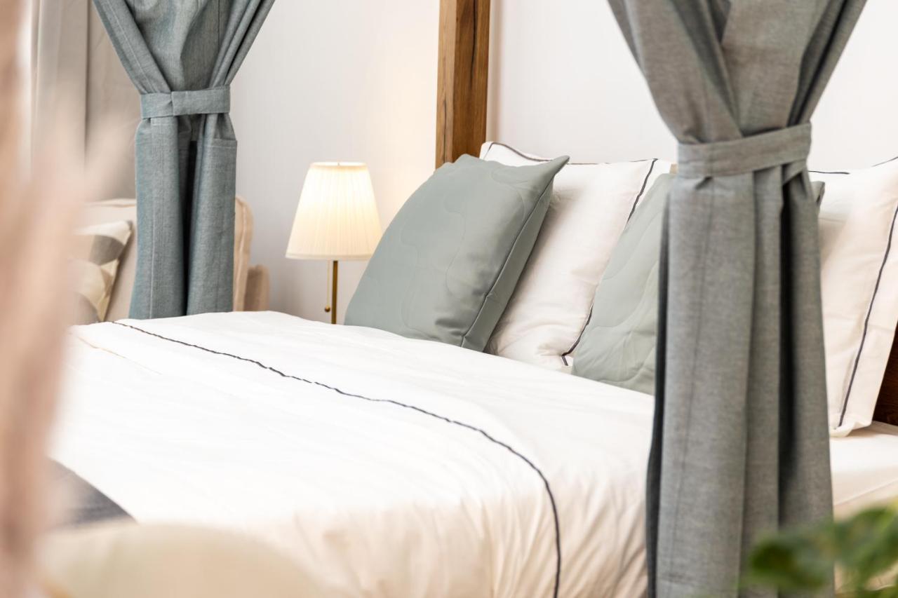Regal Retreat Intimate Elegance Near Schoenbrunn Palace Wien Exterior foto