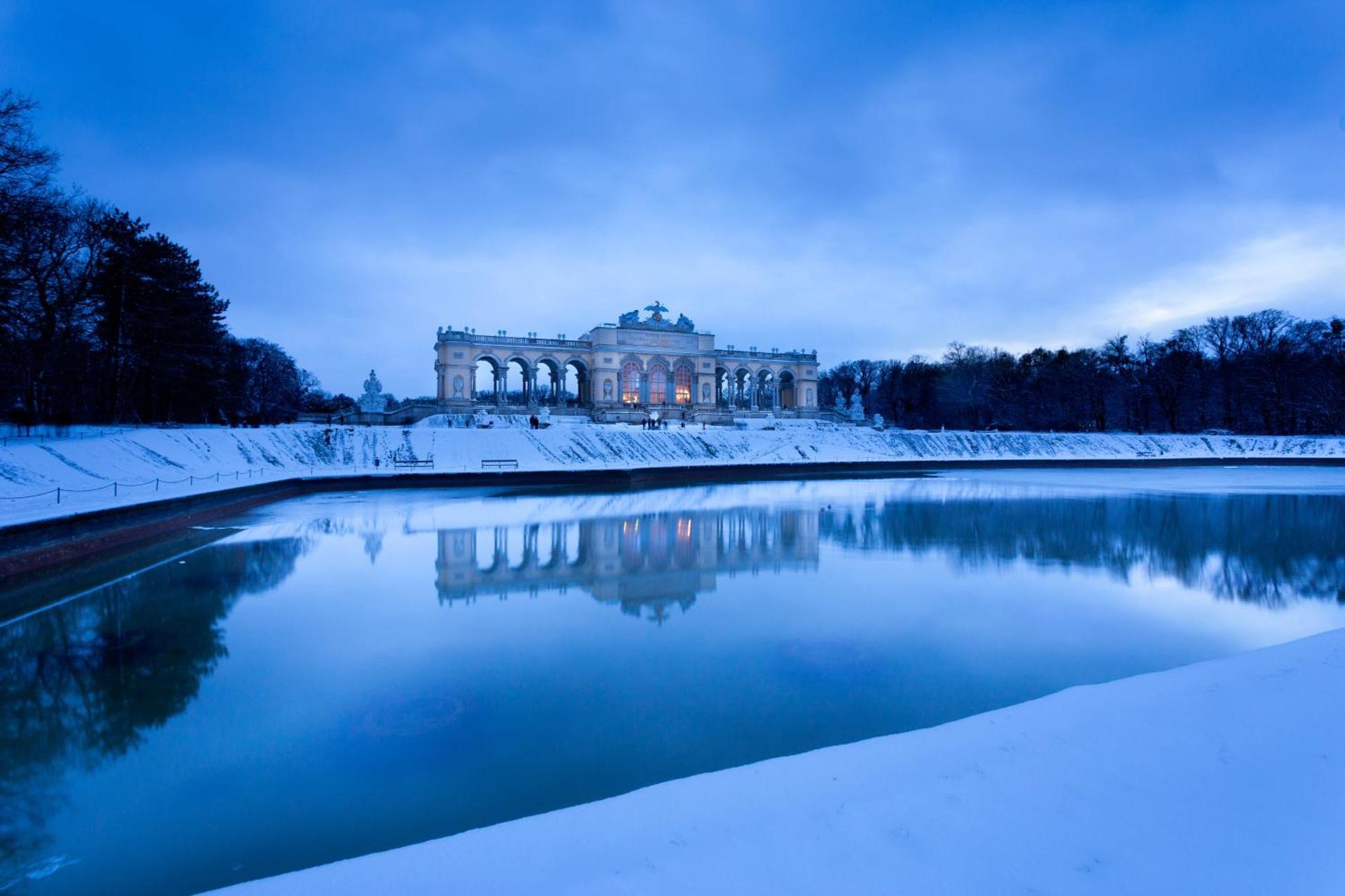 Regal Retreat Intimate Elegance Near Schoenbrunn Palace Wien Exterior foto